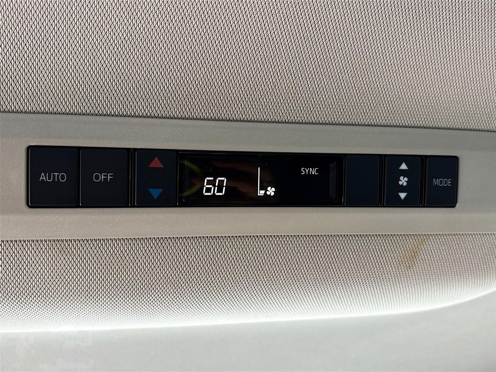 2022 Toyota Sienna LE 8-Passenger