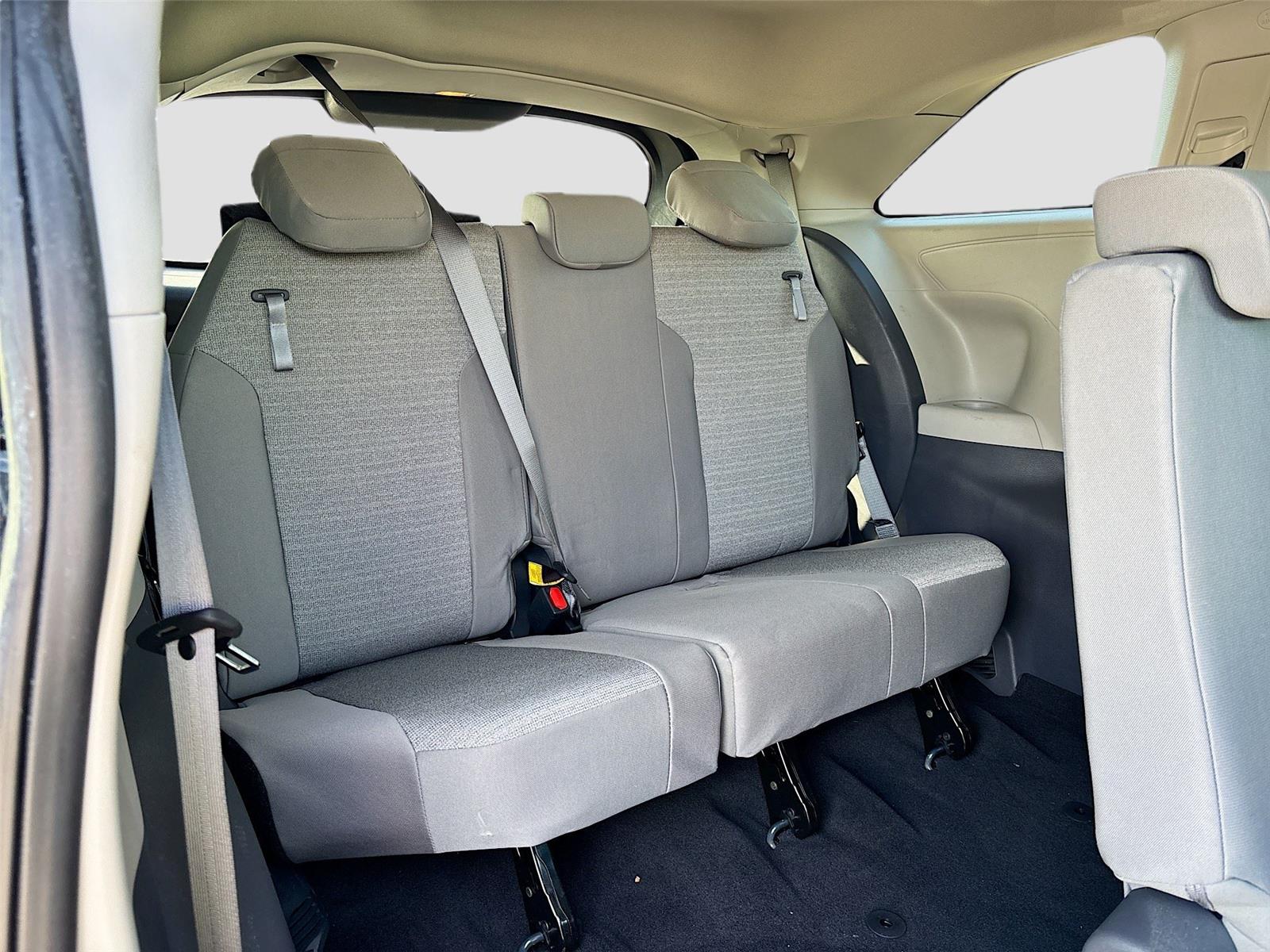 2022 Toyota Sienna LE 8-Passenger