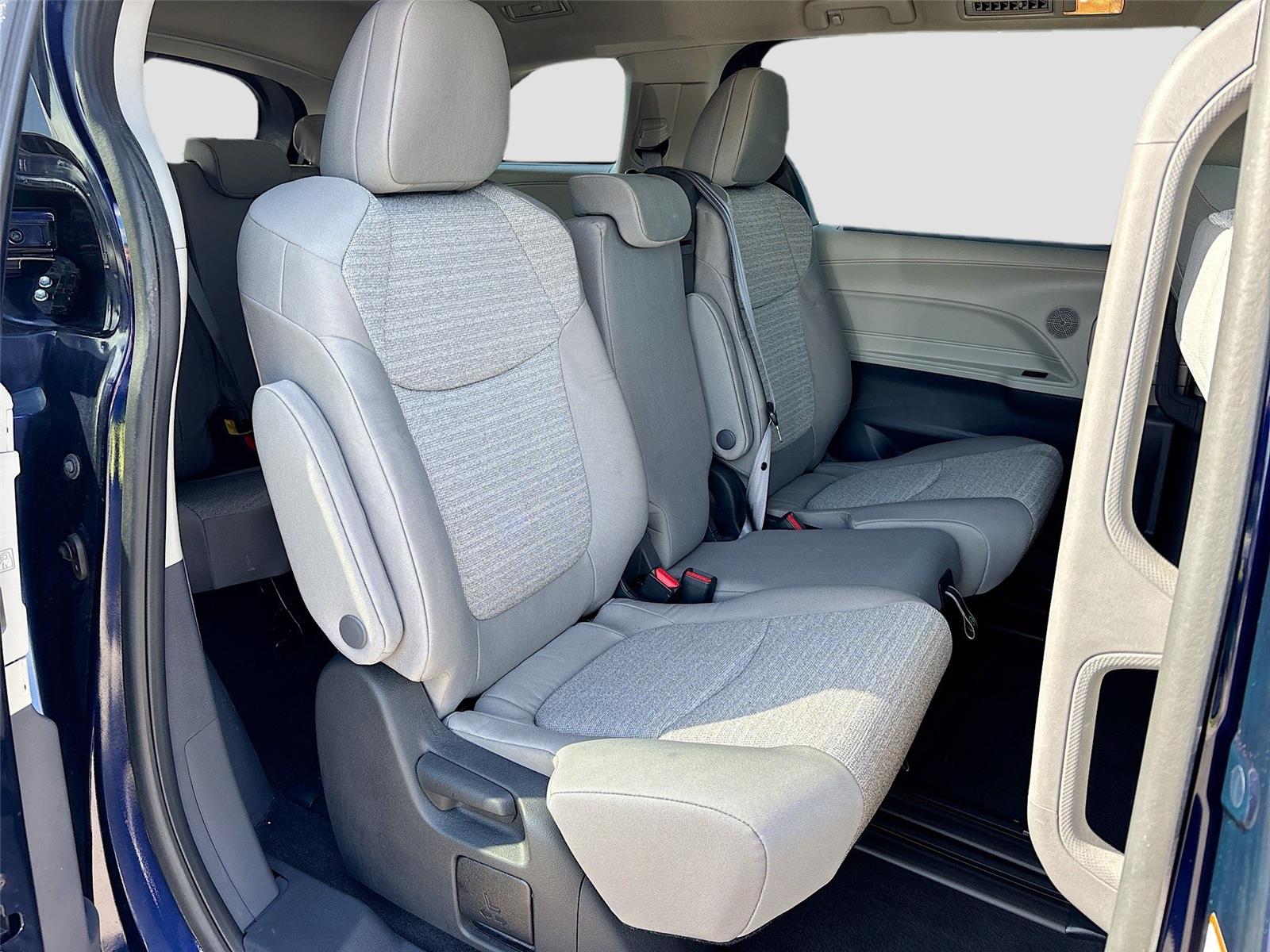 2022 Toyota Sienna LE 8-Passenger