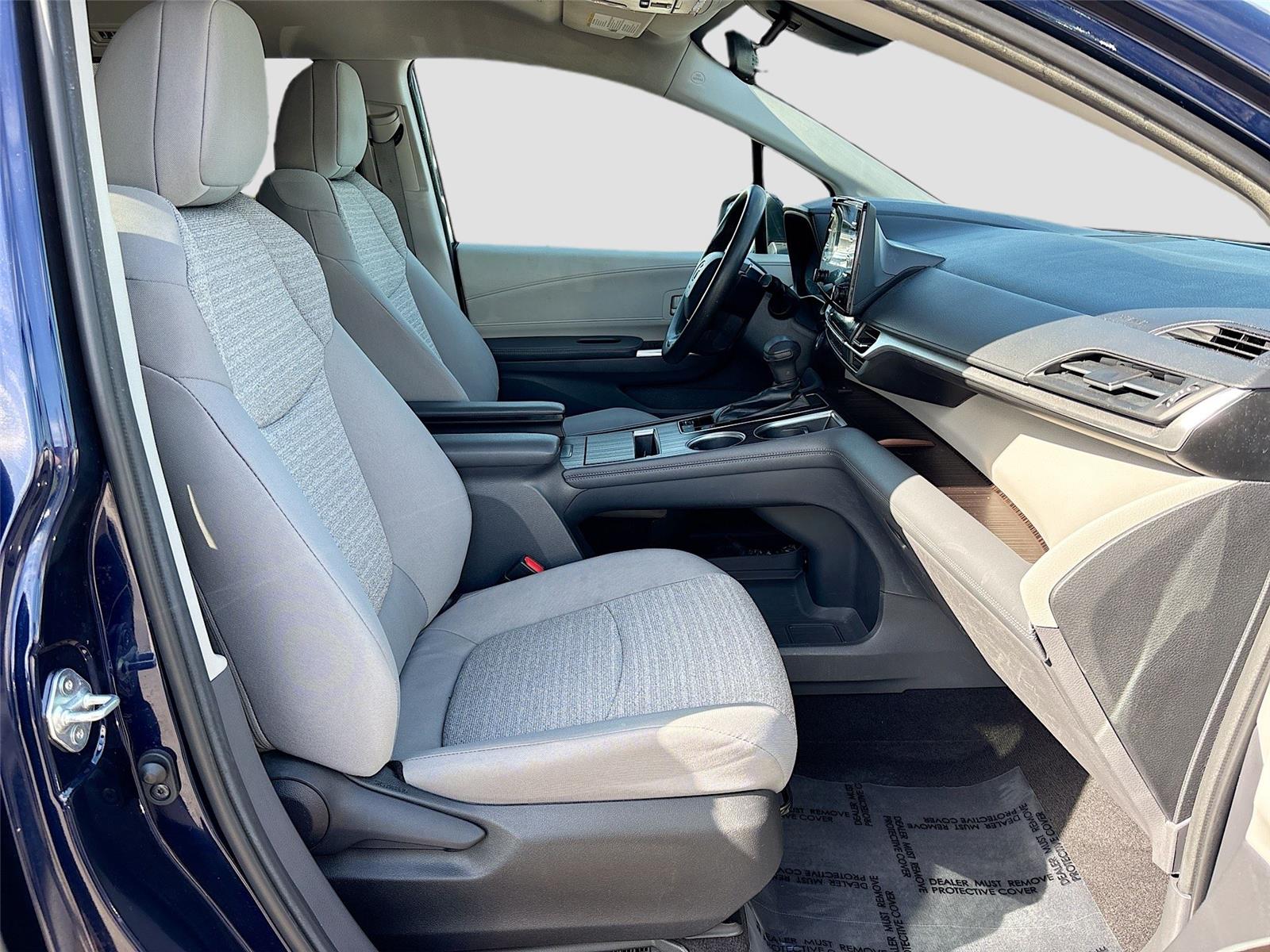 2022 Toyota Sienna LE 8-Passenger