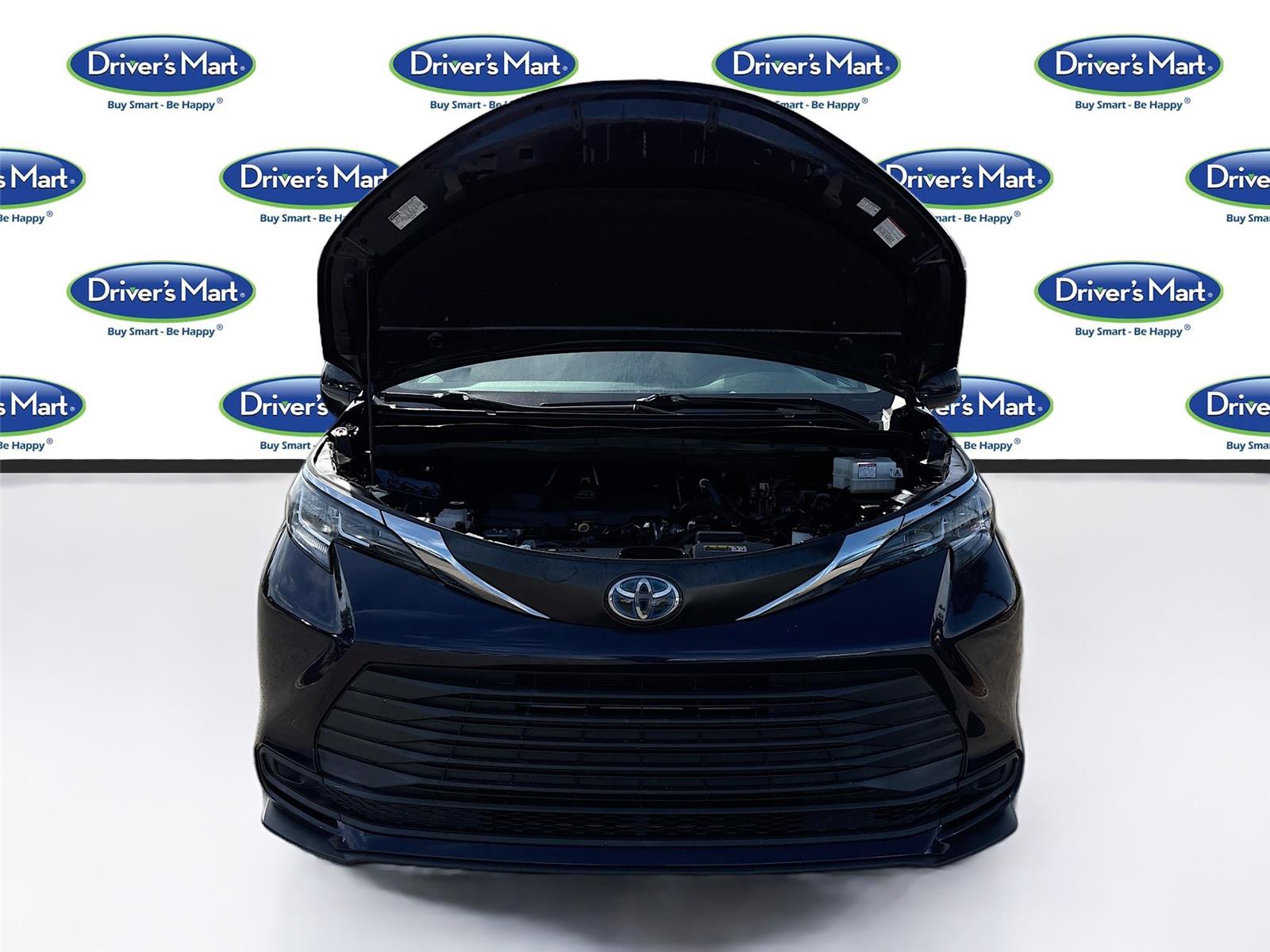 2022 Toyota Sienna LE 8-Passenger