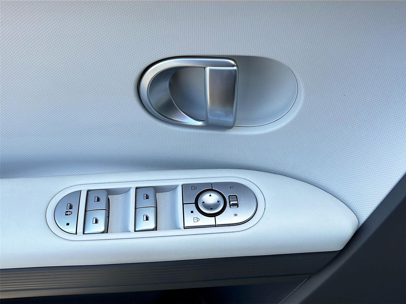 2024 Hyundai IONIQ 5 SE