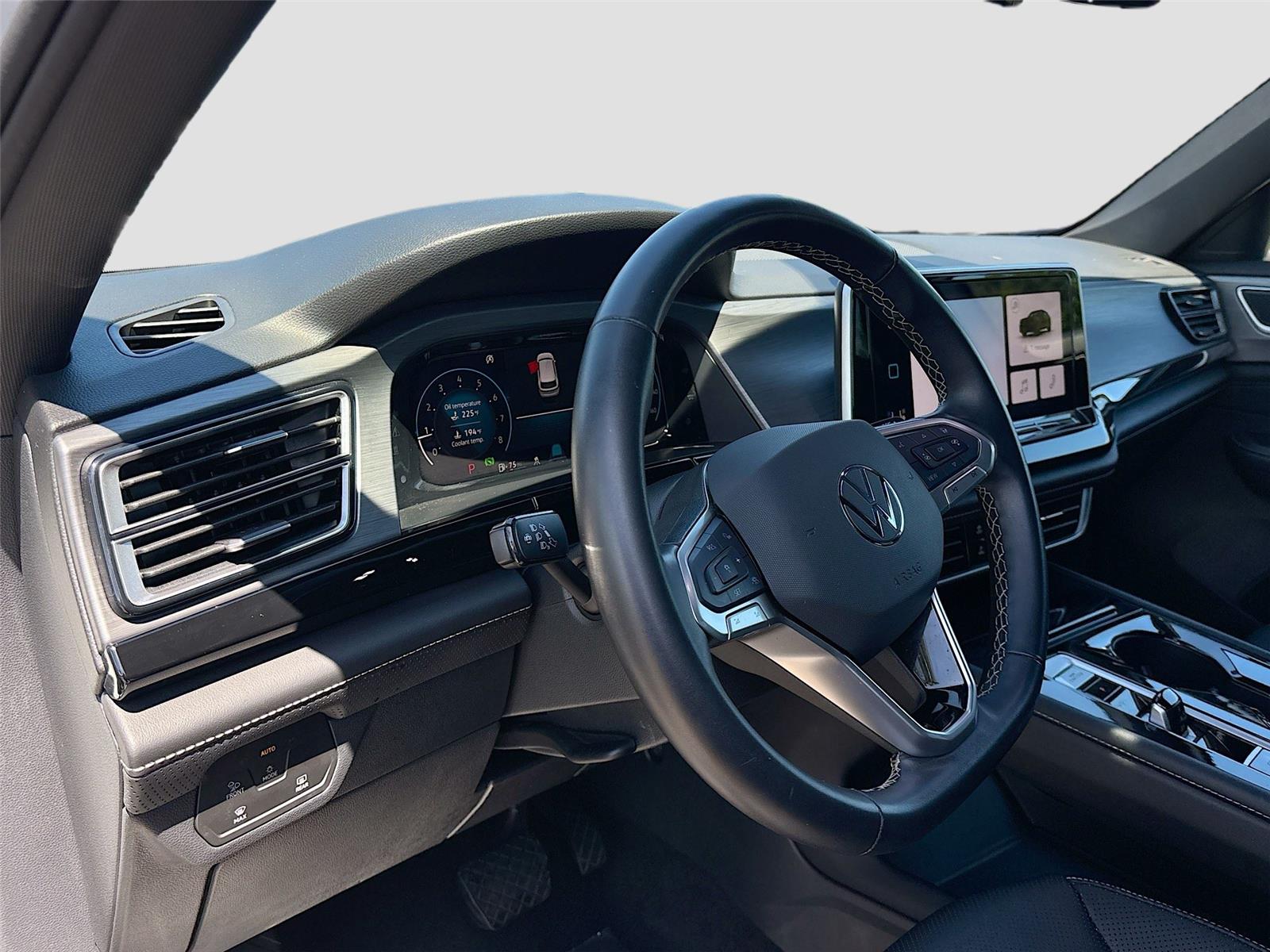 2025 Volkswagen Atlas Cross Sport 2.0T SE w/Technology