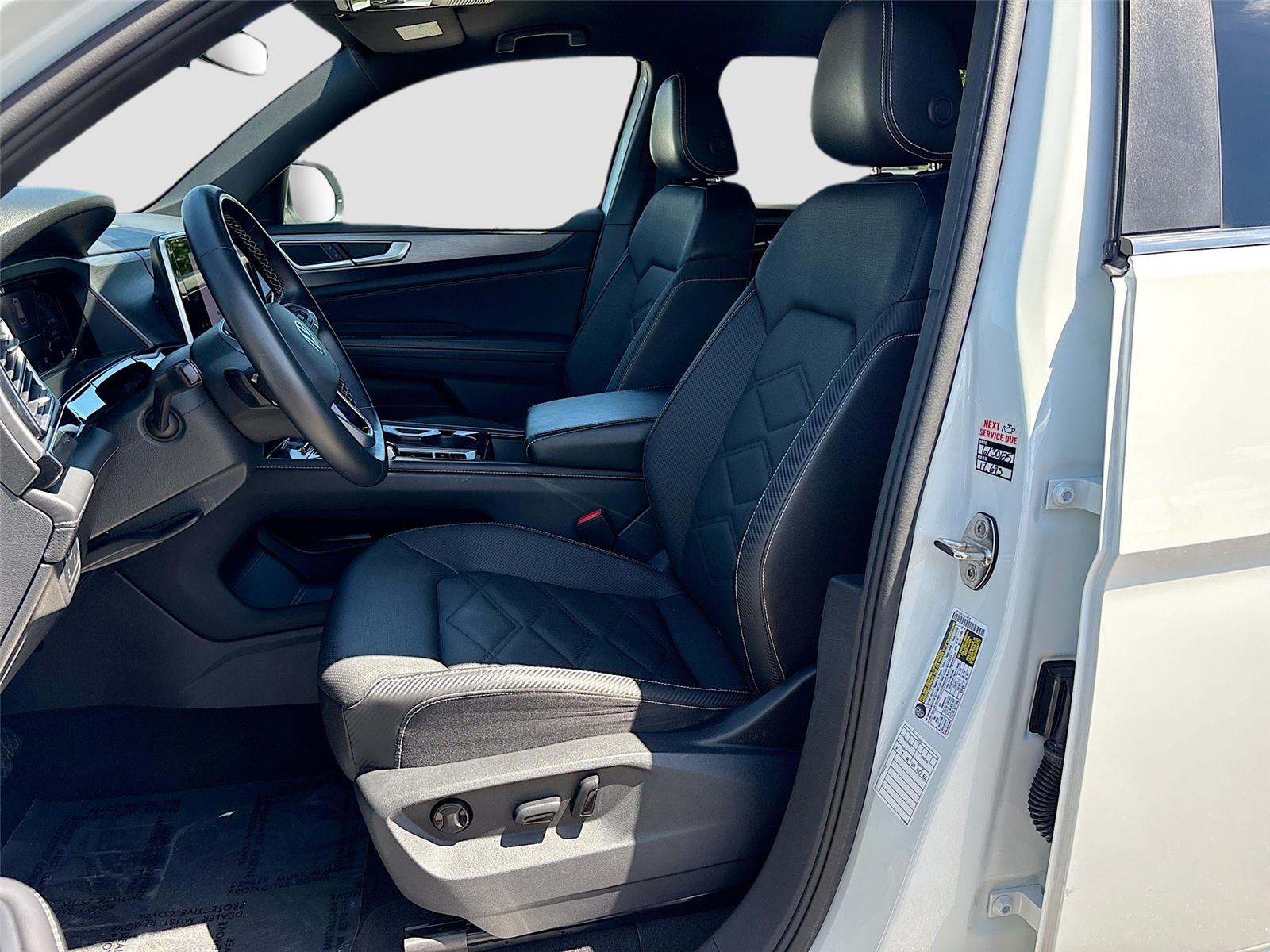 2025 Volkswagen Atlas Cross Sport 2.0T SE w/Technology