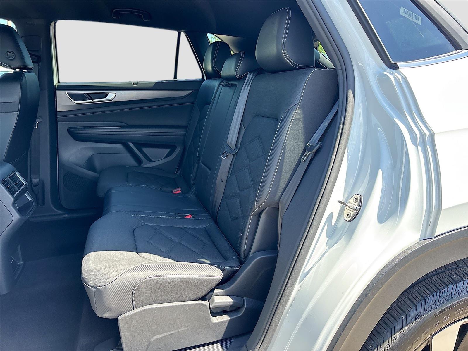 2025 Volkswagen Atlas Cross Sport 2.0T SE w/Technology