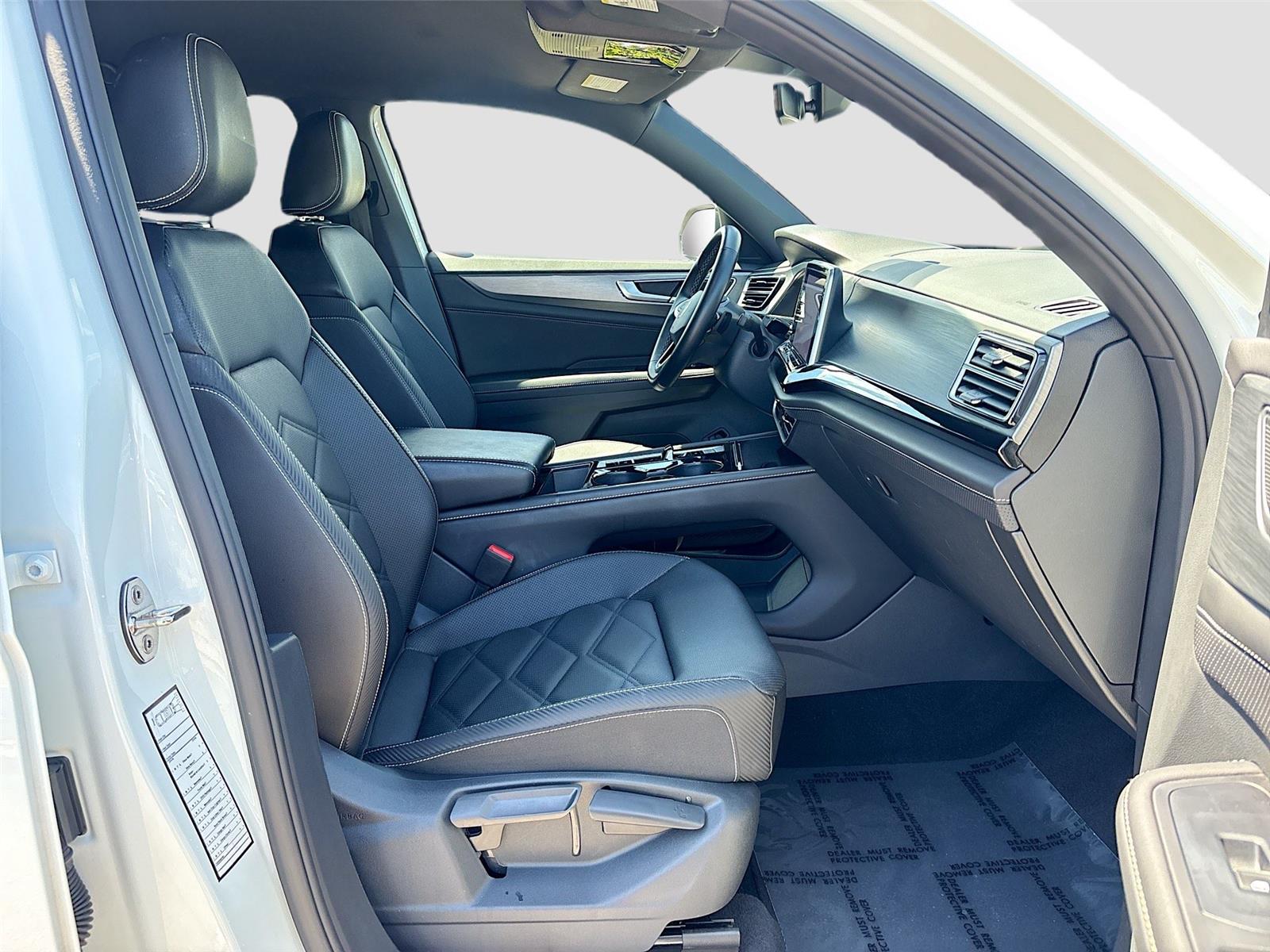 2025 Volkswagen Atlas Cross Sport 2.0T SE w/Technology