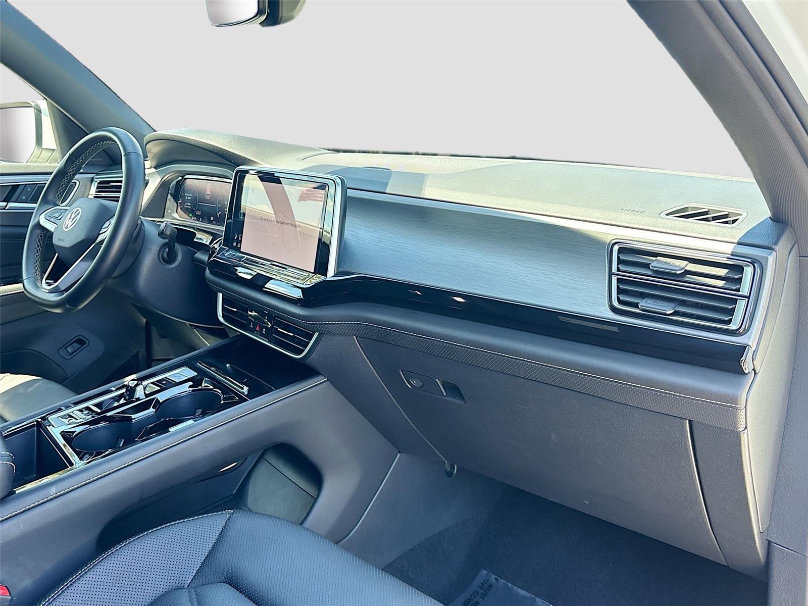 2025 Volkswagen Atlas Cross Sport 2.0T SE w/Technology