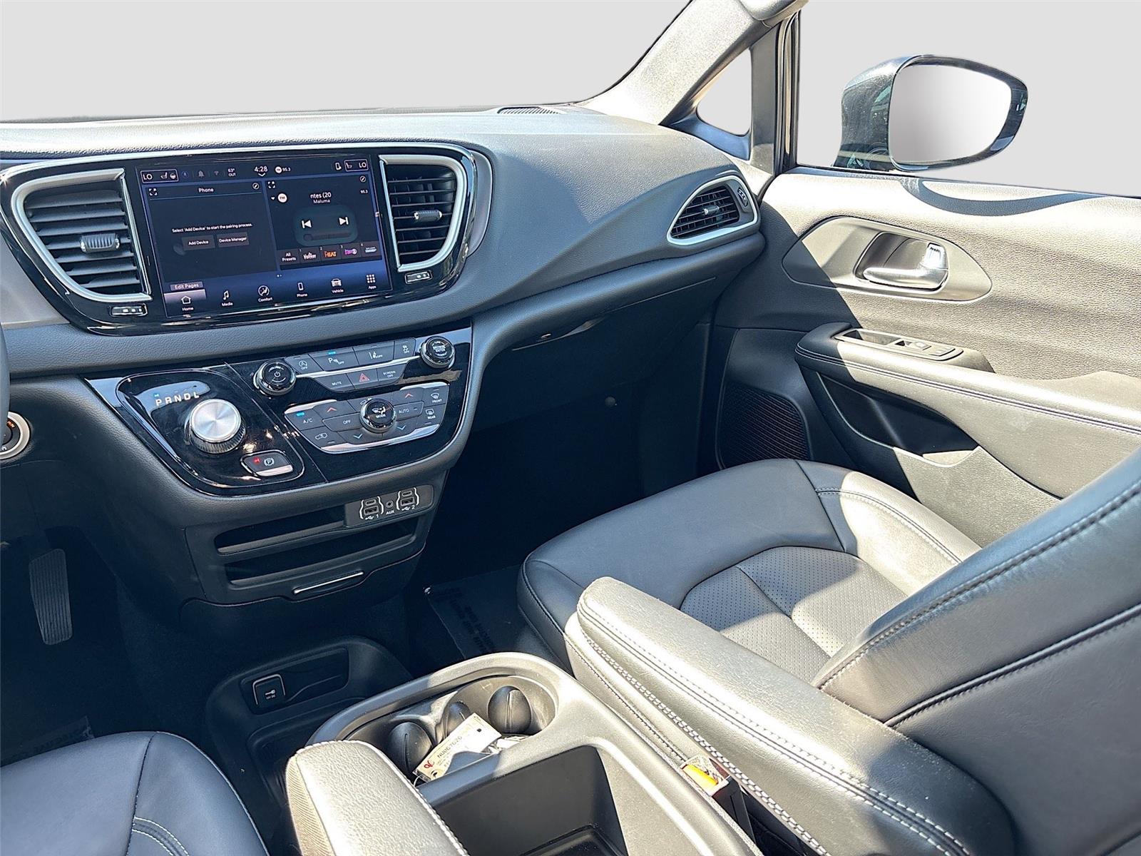 2025 Chrysler Pacifica Select