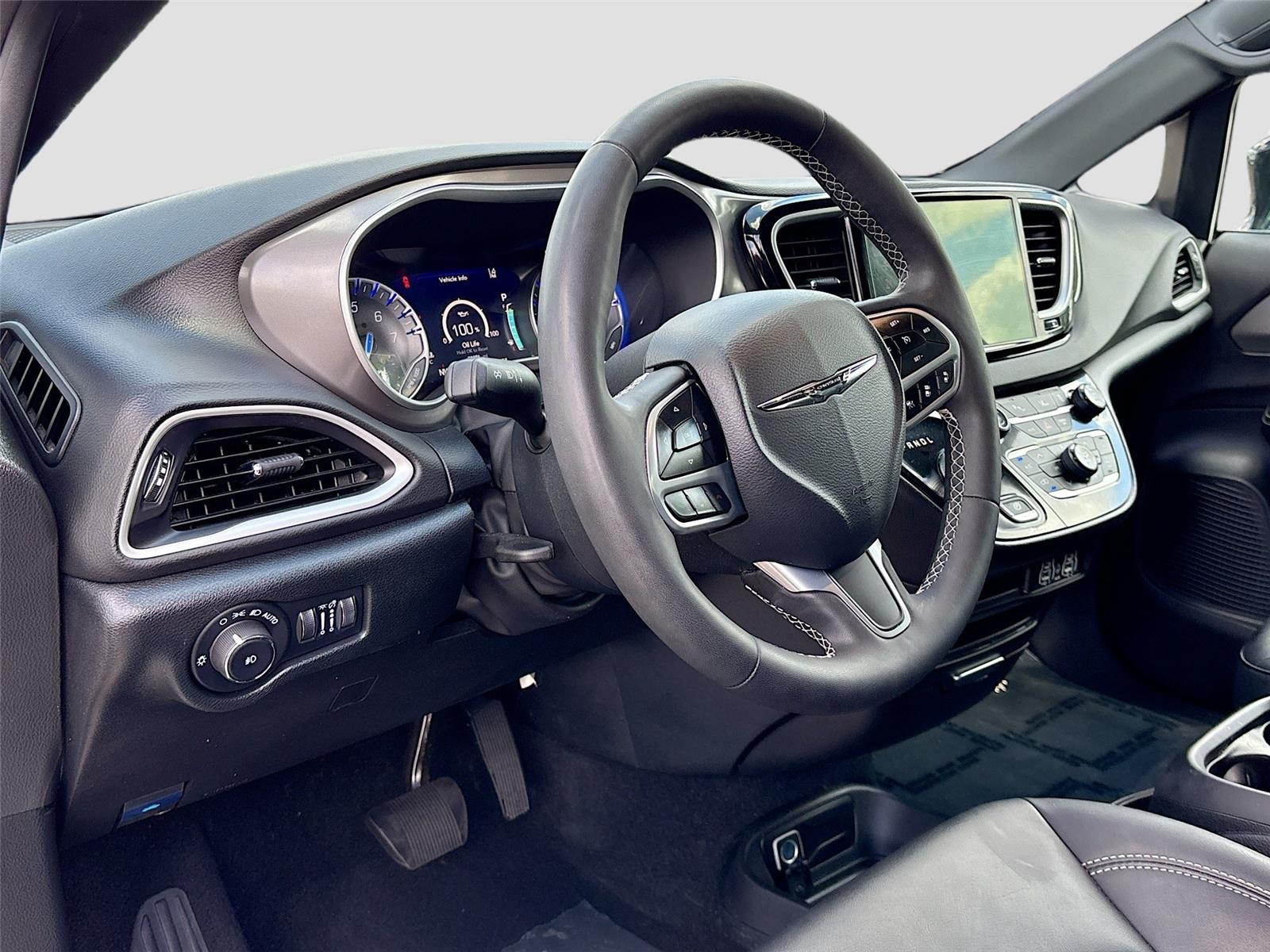 2025 Chrysler Pacifica Select