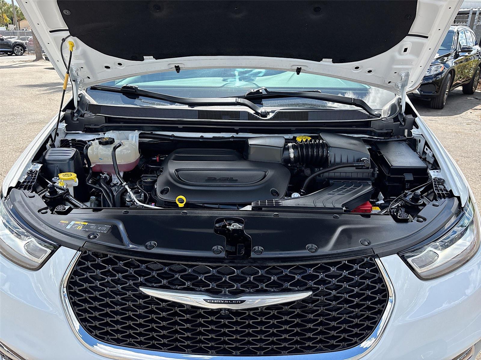 2025 Chrysler Pacifica Select