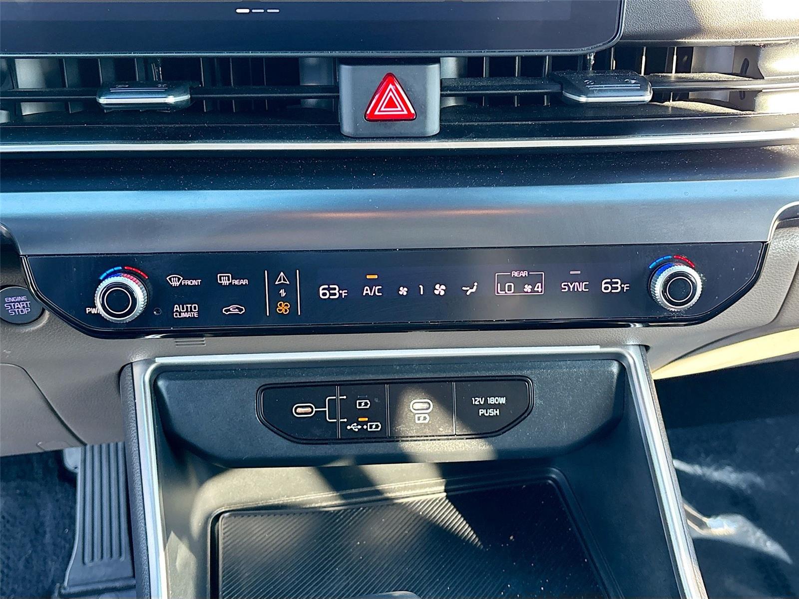 2025 Kia Carnival LXS