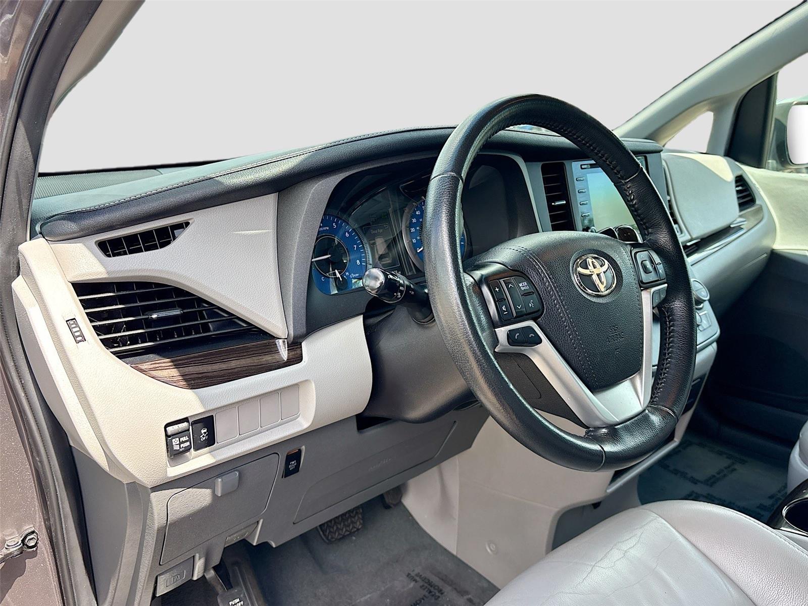 2020 Toyota Sienna XLE 8-Passenger