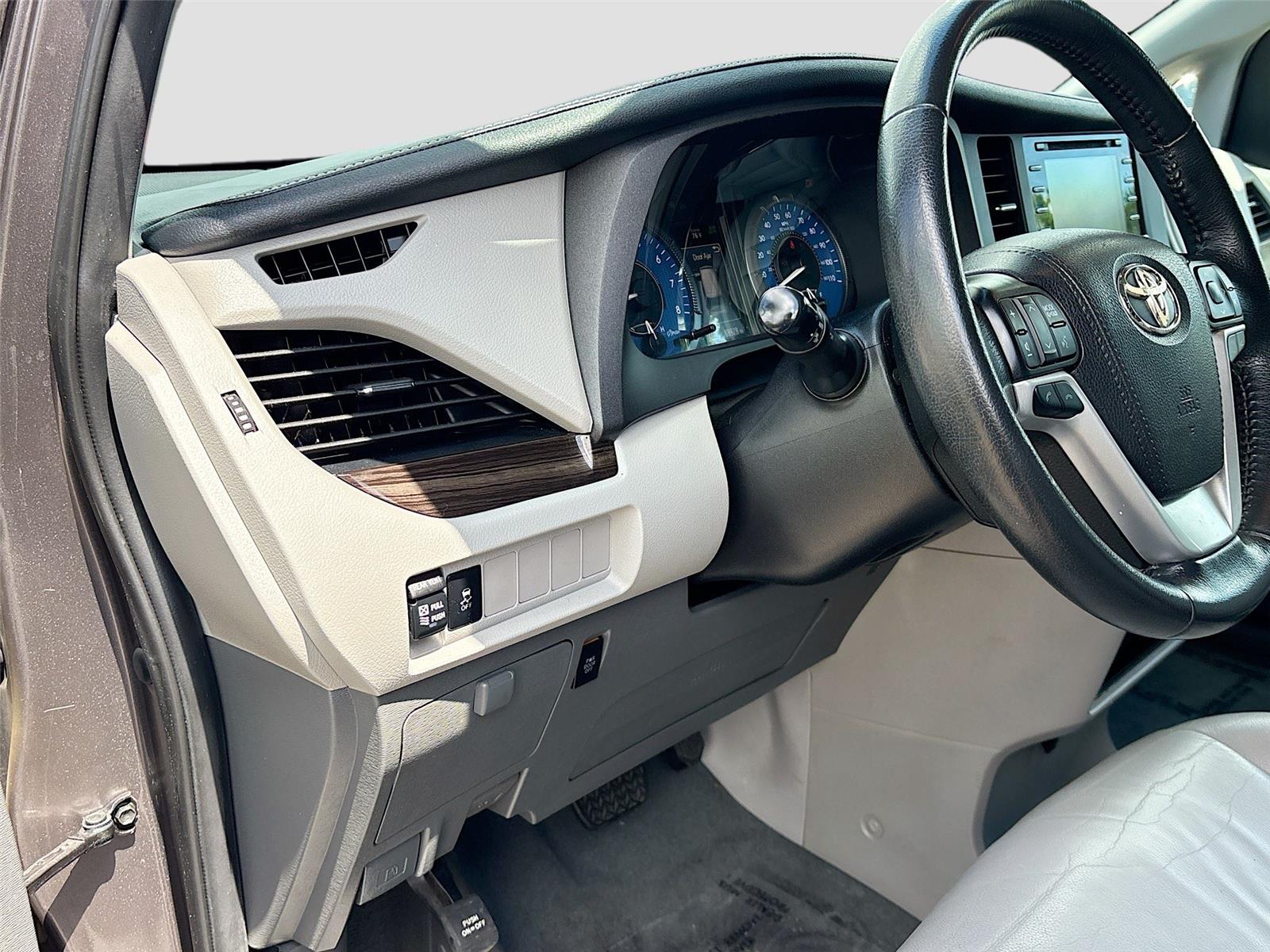 2020 Toyota Sienna XLE 8-Passenger