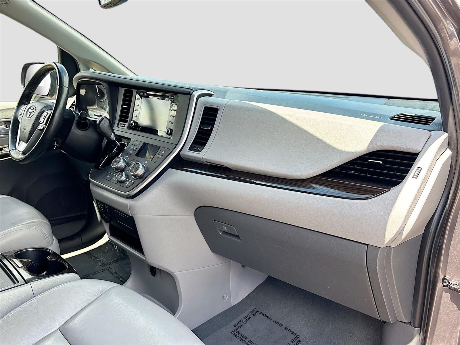2020 Toyota Sienna XLE 8-Passenger