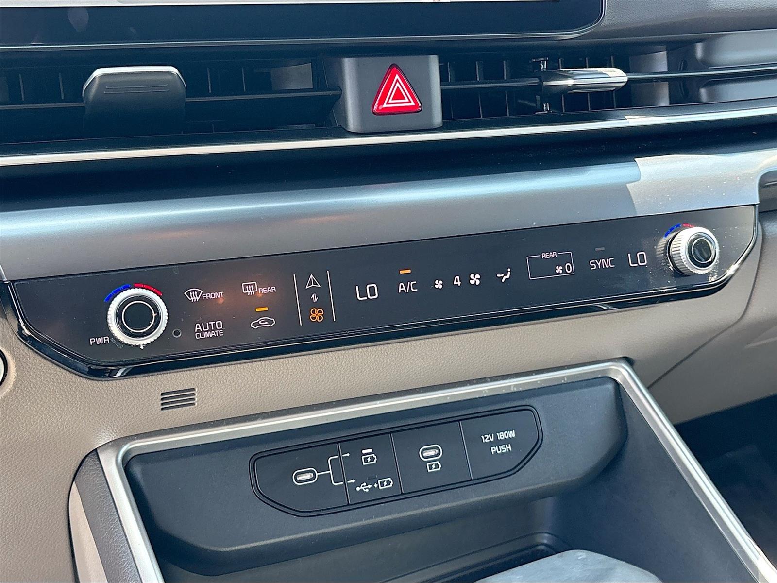2025 Kia Carnival LXS