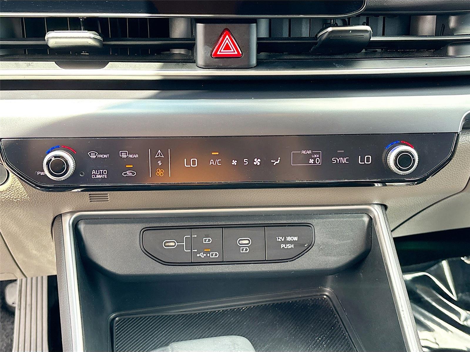 2025 Kia Carnival LXS