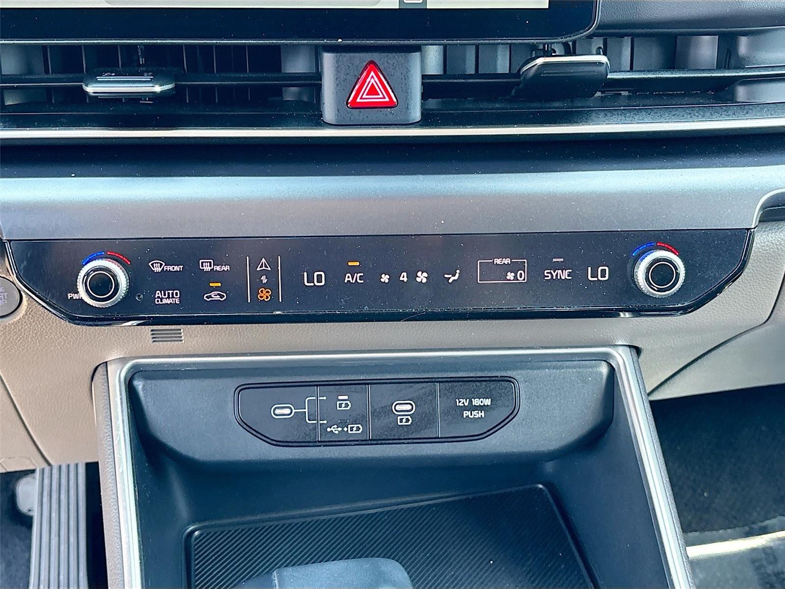 2025 Kia Carnival LXS