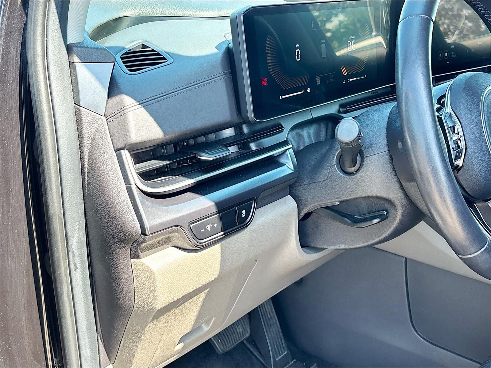 2025 Kia Carnival LXS