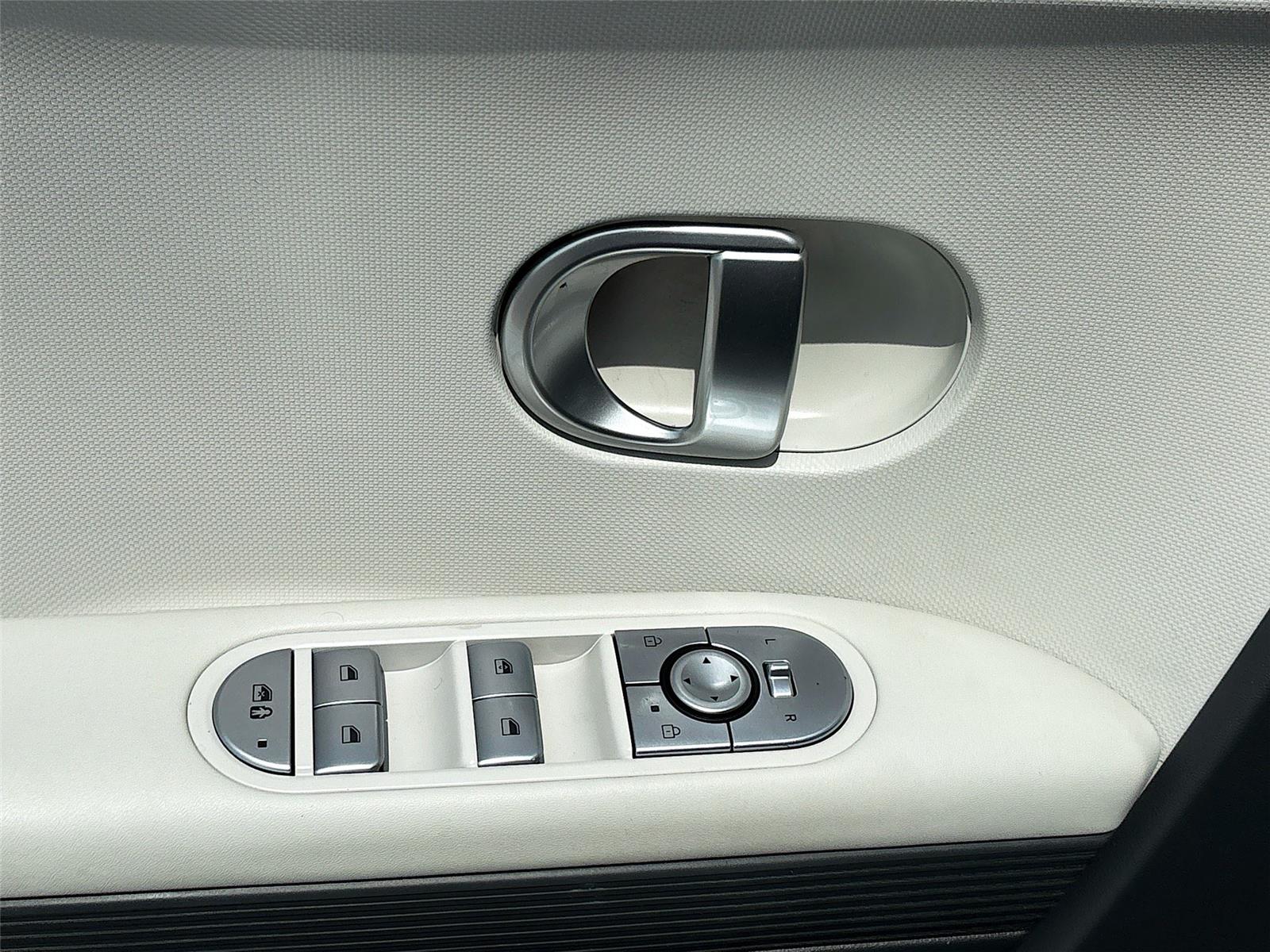 2024 Hyundai IONIQ 5 SE