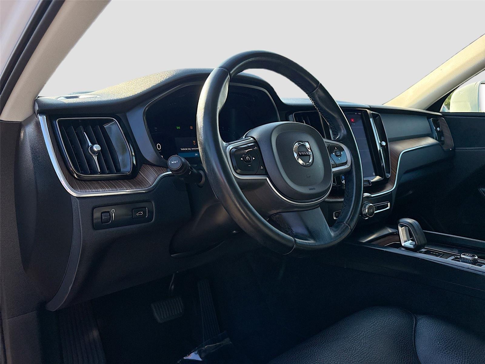 2022 Volvo XC60 Momentum