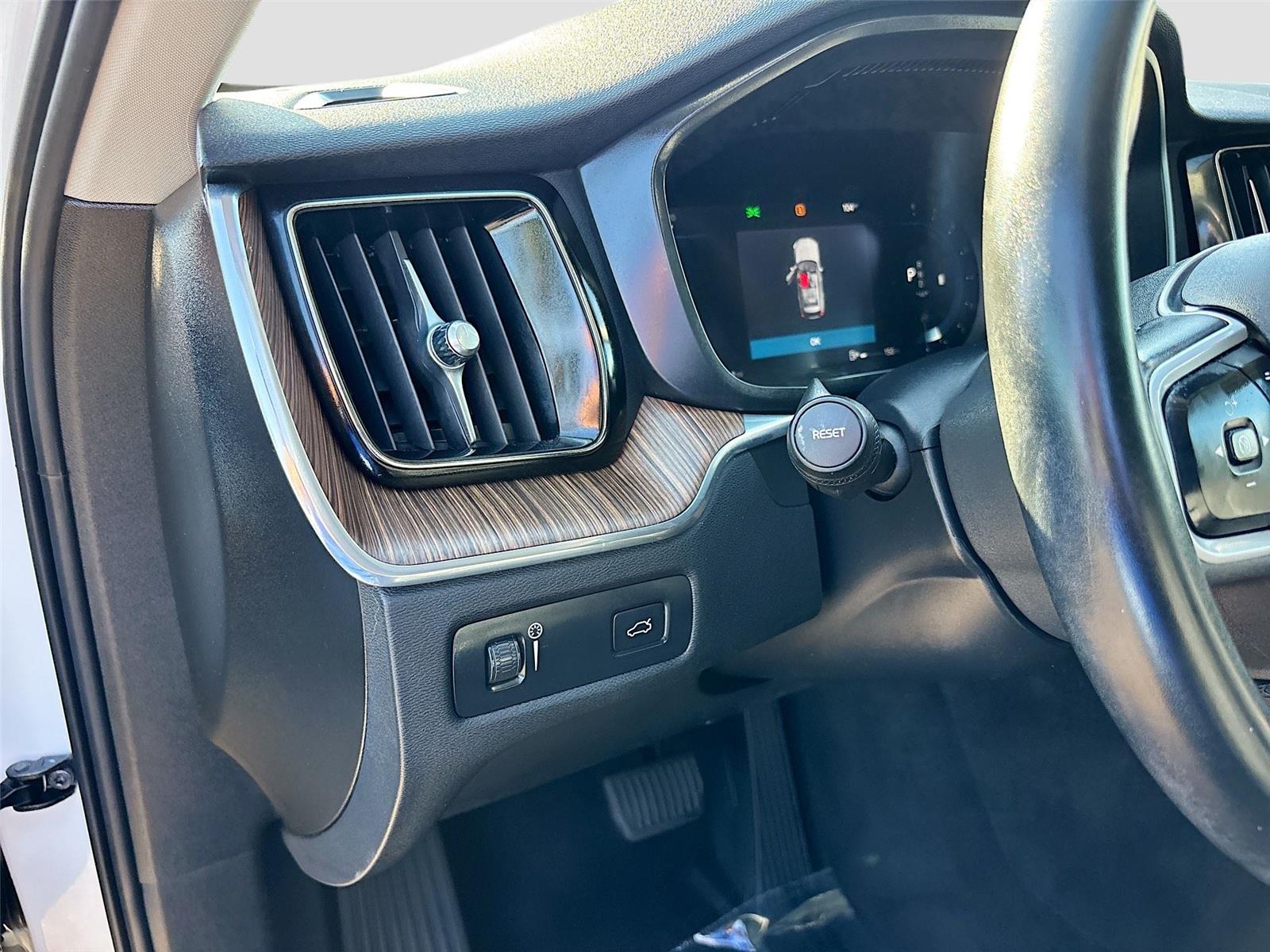 2022 Volvo XC60 Momentum