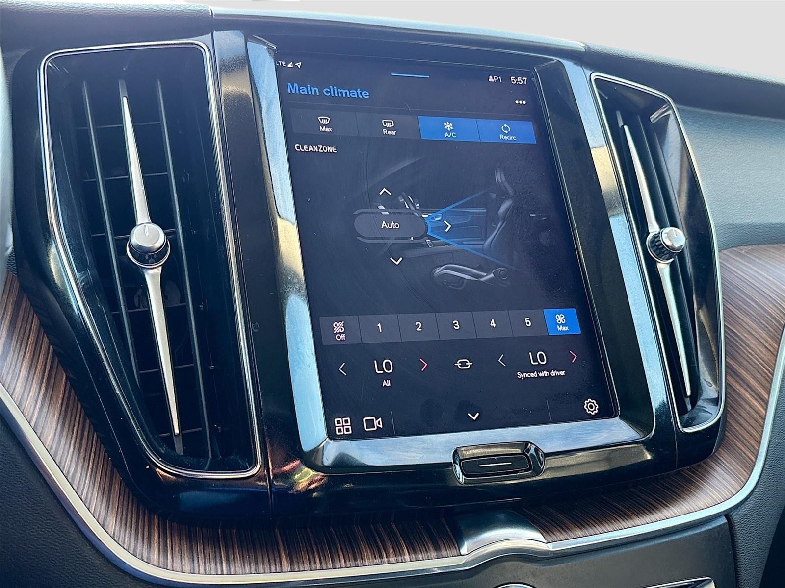 2022 Volvo XC60 Momentum