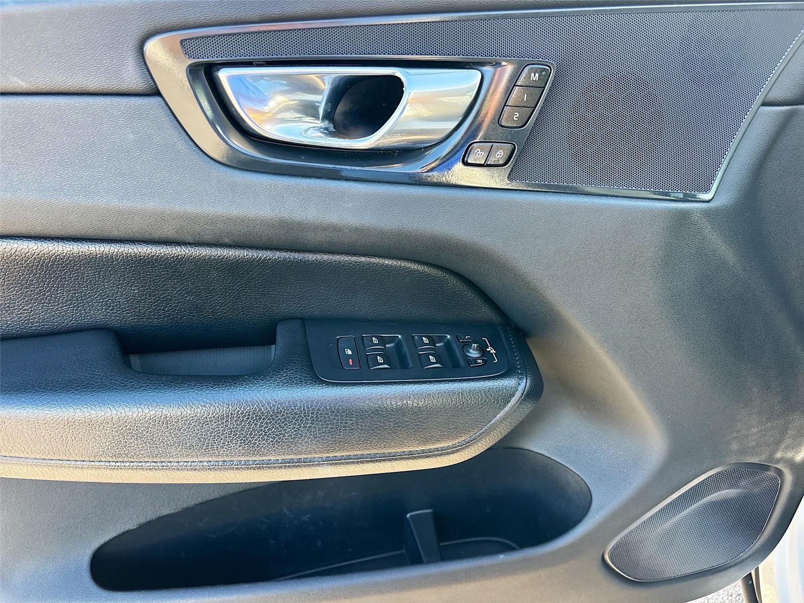 2022 Volvo XC60 Momentum
