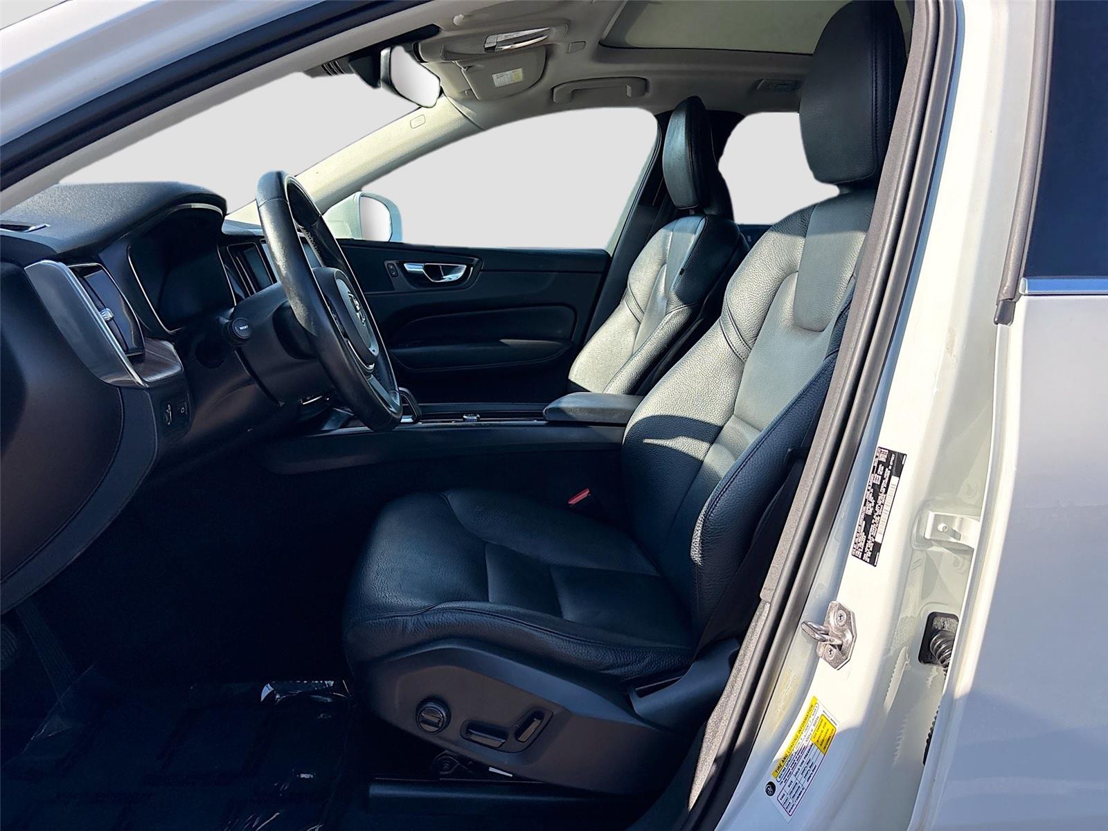 2022 Volvo XC60 Momentum
