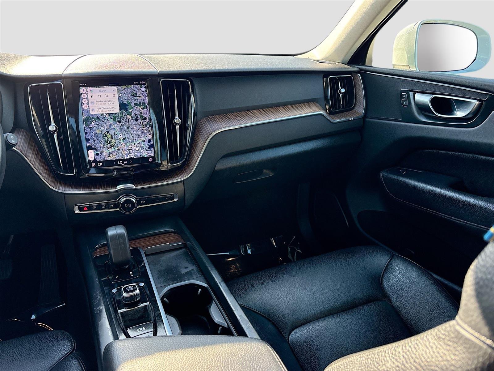 2022 Volvo XC60 Momentum