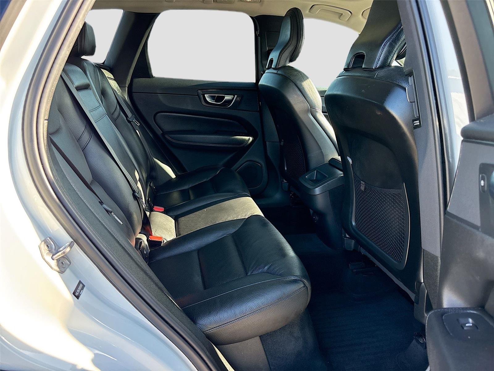 2022 Volvo XC60 Momentum