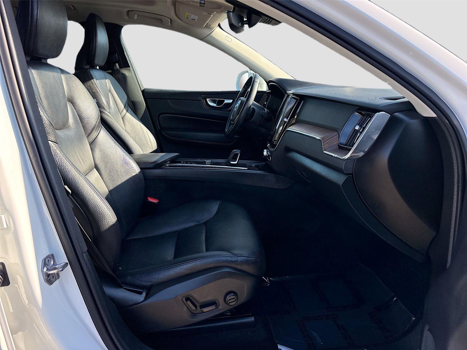 2022 Volvo XC60 Momentum