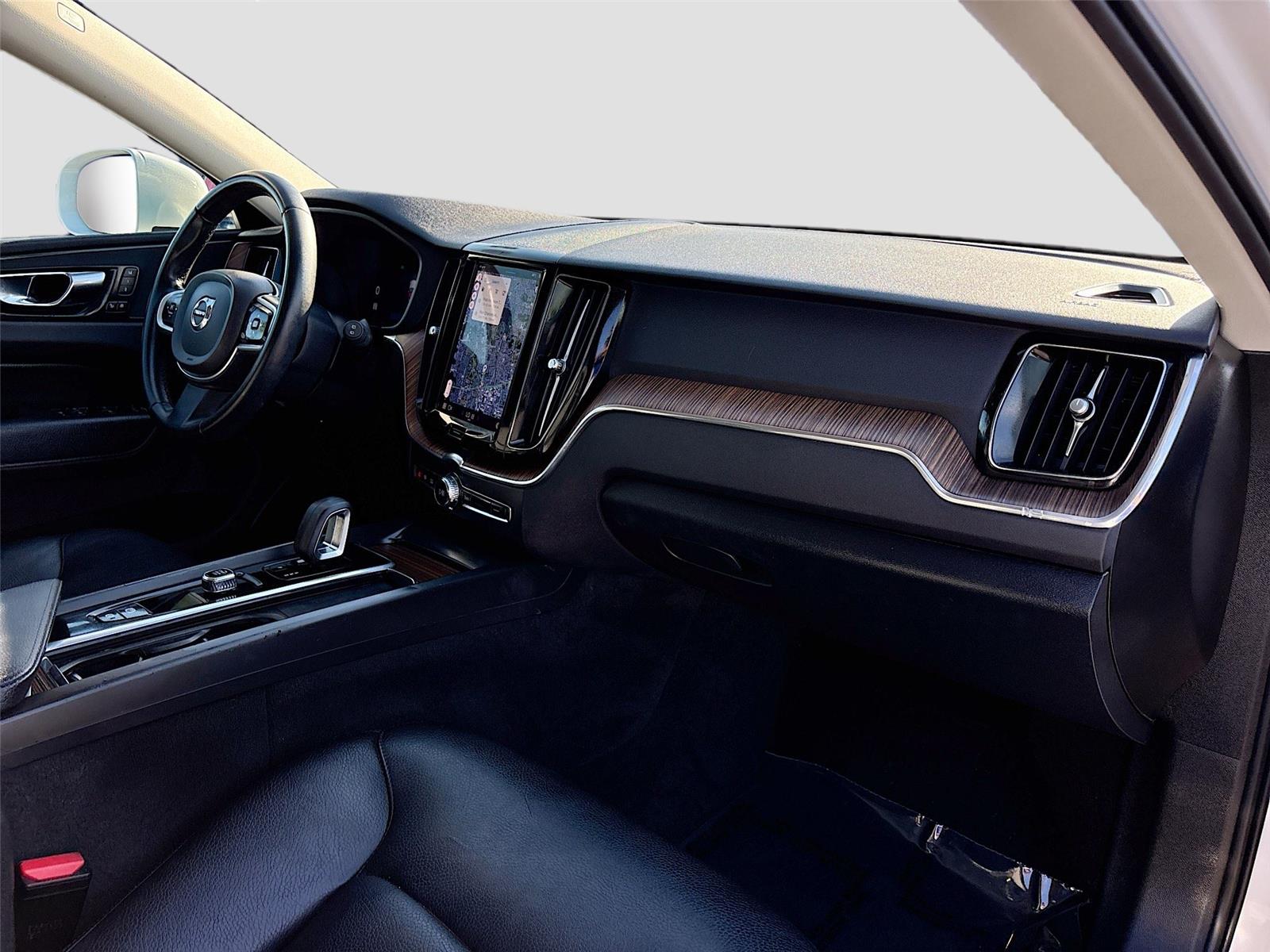 2022 Volvo XC60 Momentum