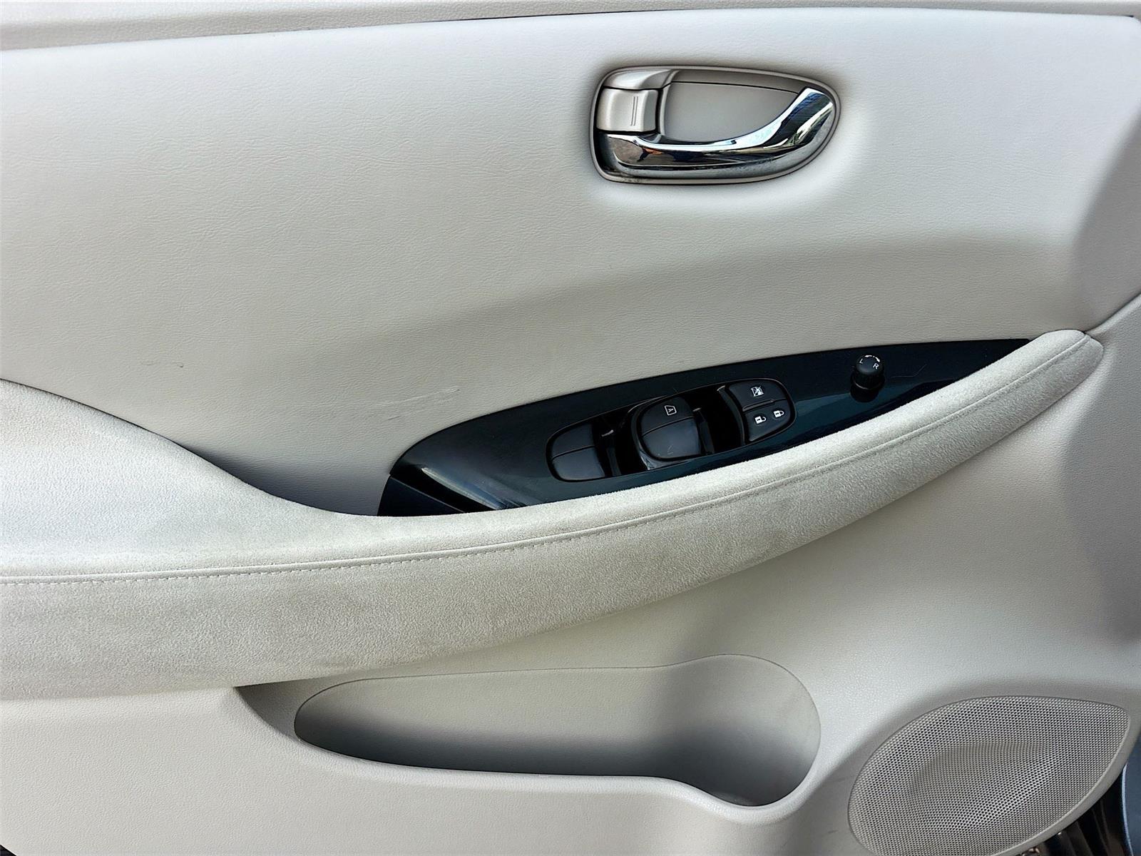2016 Nissan LEAF SV