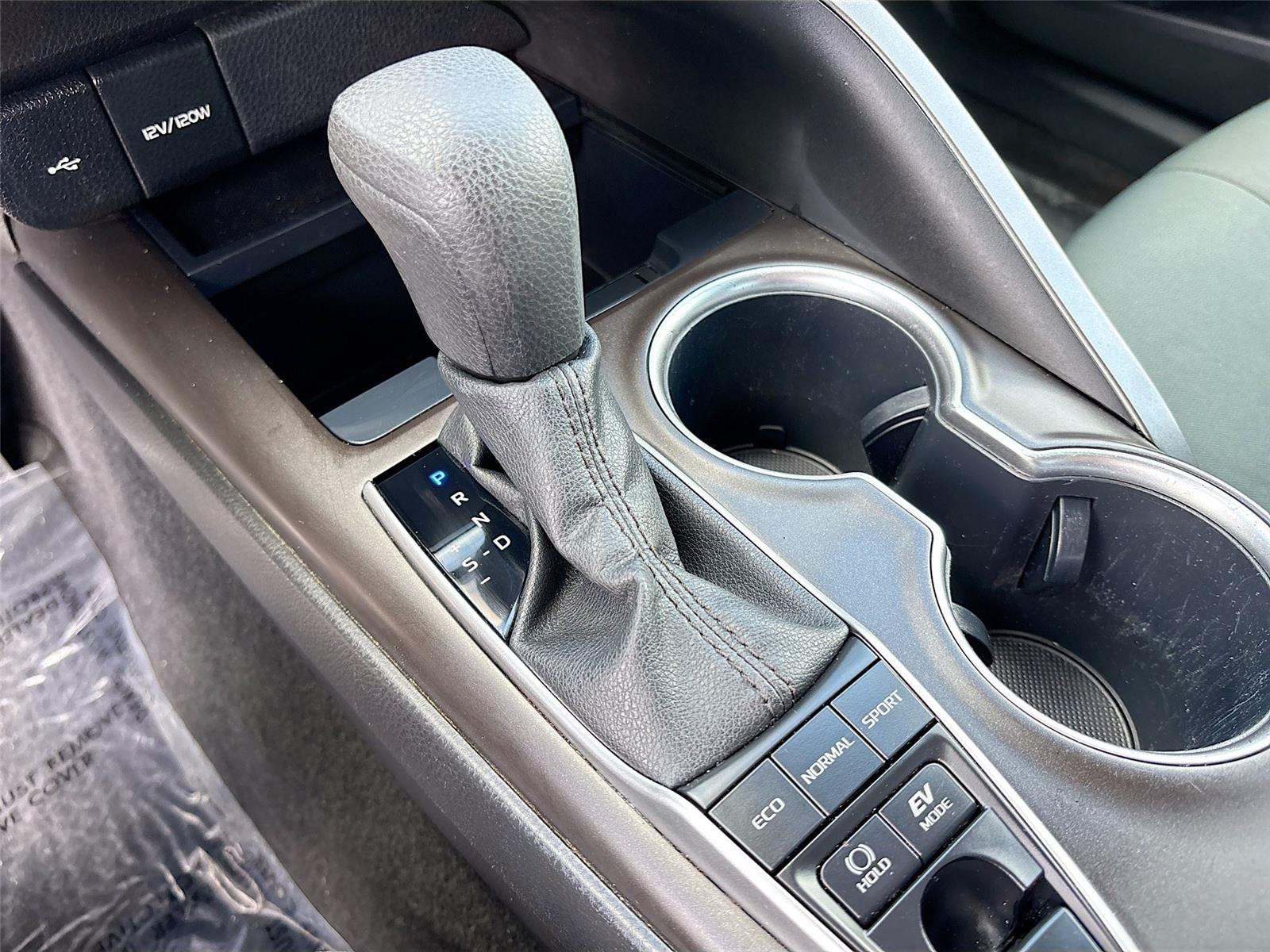 2022 Toyota Camry Hybrid LE