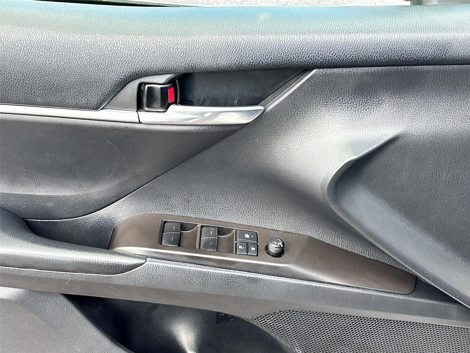 2022 Toyota Camry Hybrid LE