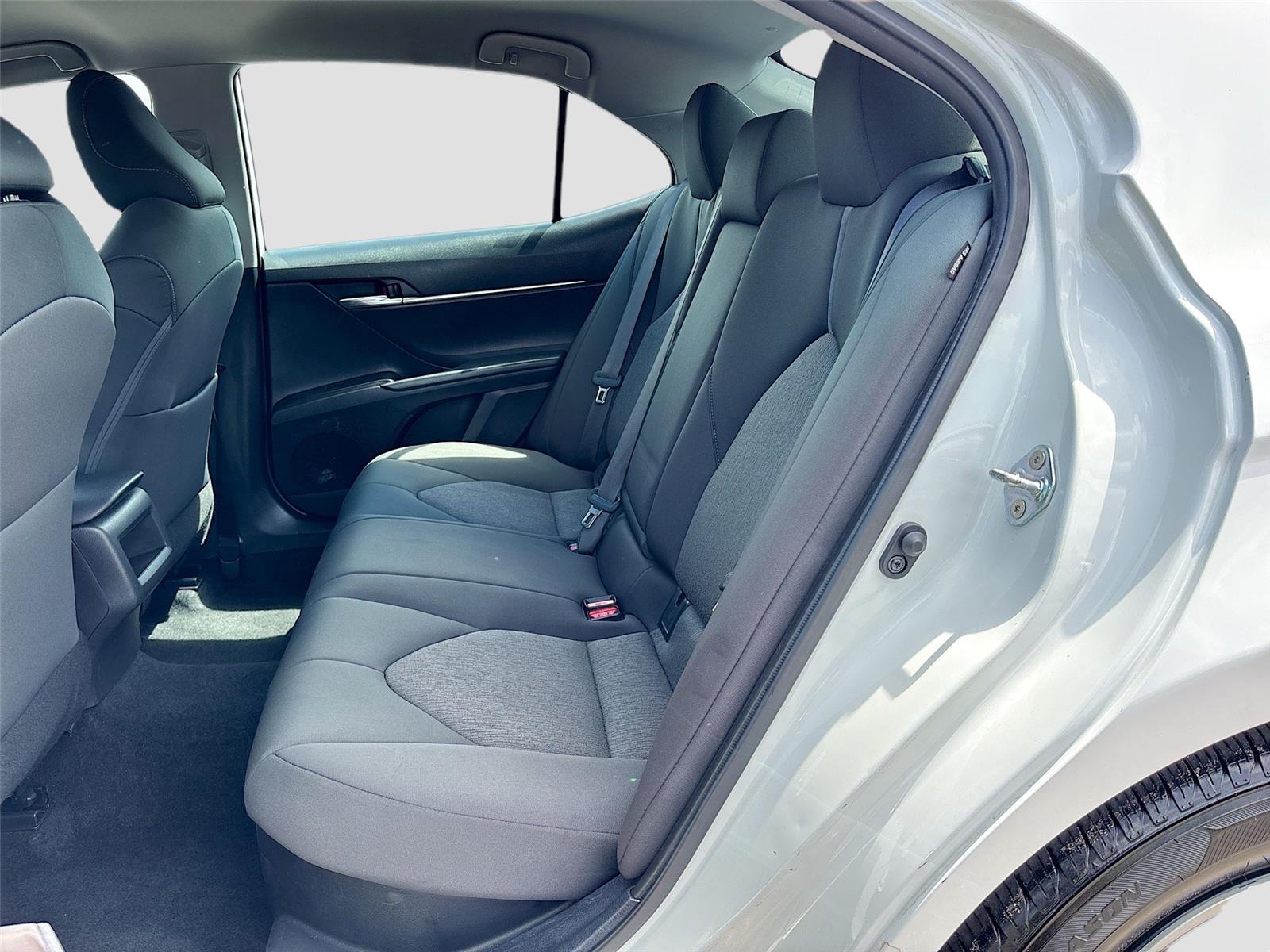 2022 Toyota Camry Hybrid LE