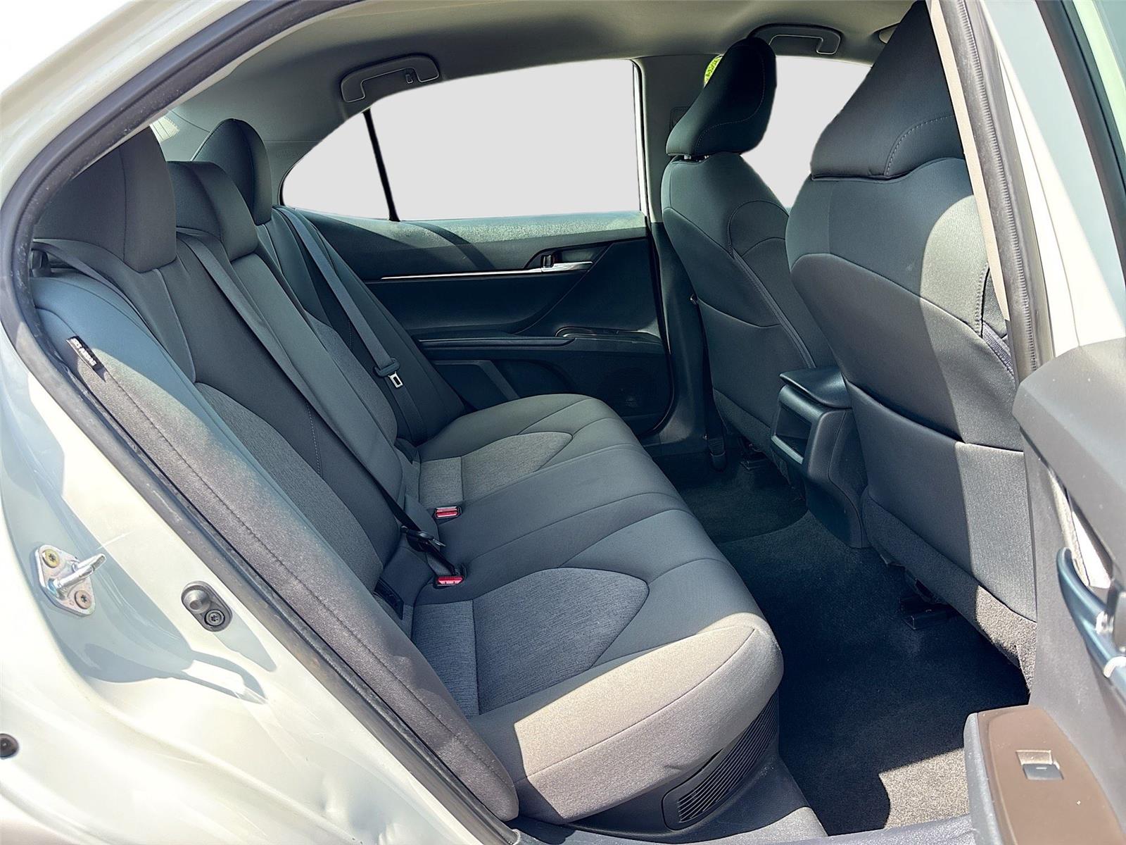 2022 Toyota Camry Hybrid LE