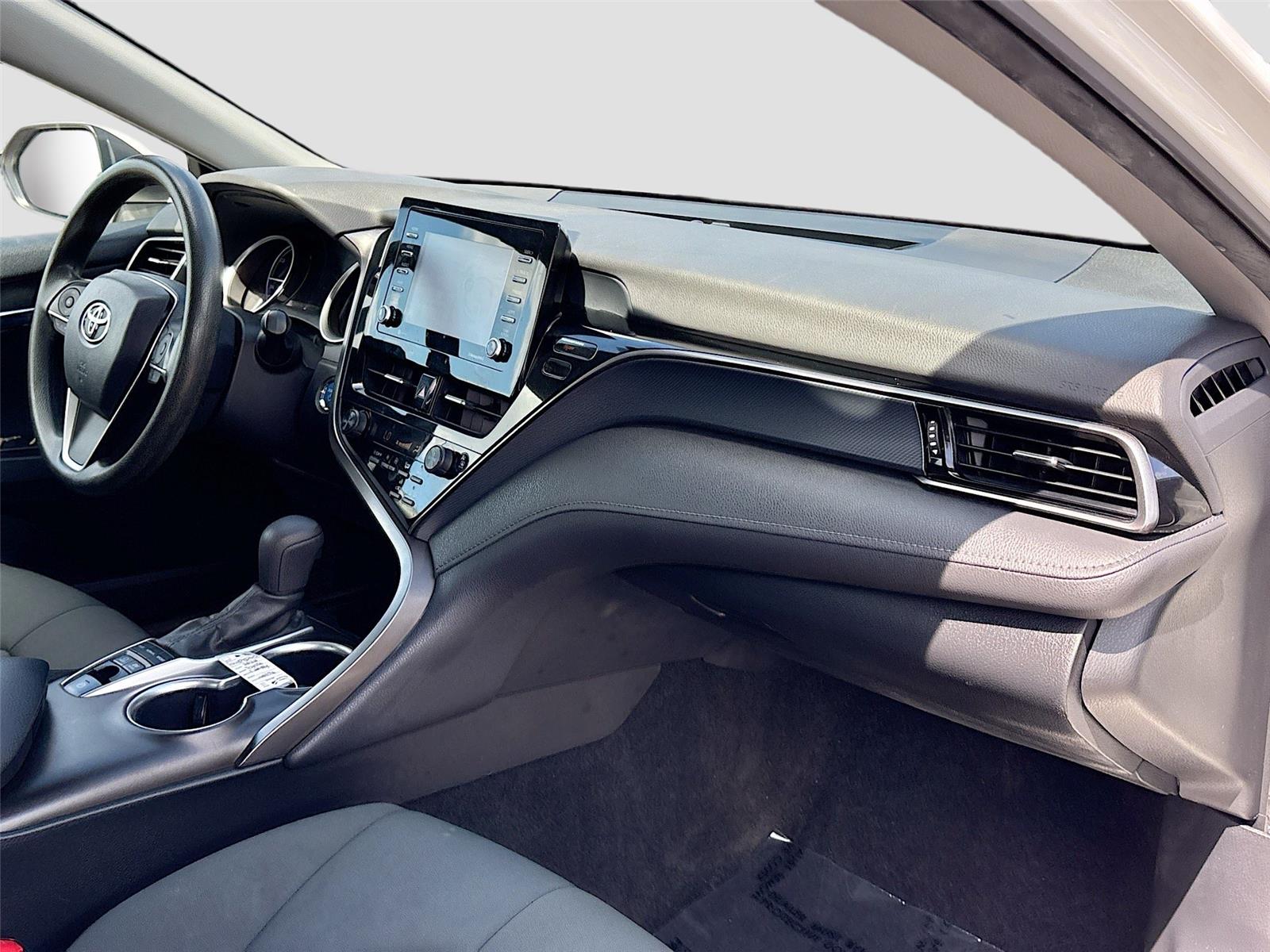 2022 Toyota Camry Hybrid LE