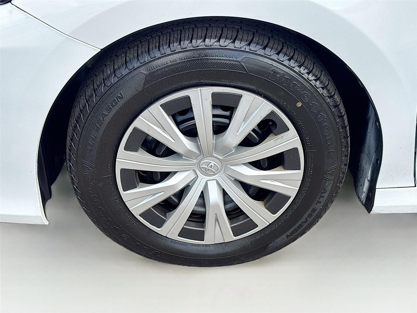 2022 Toyota Camry Hybrid LE