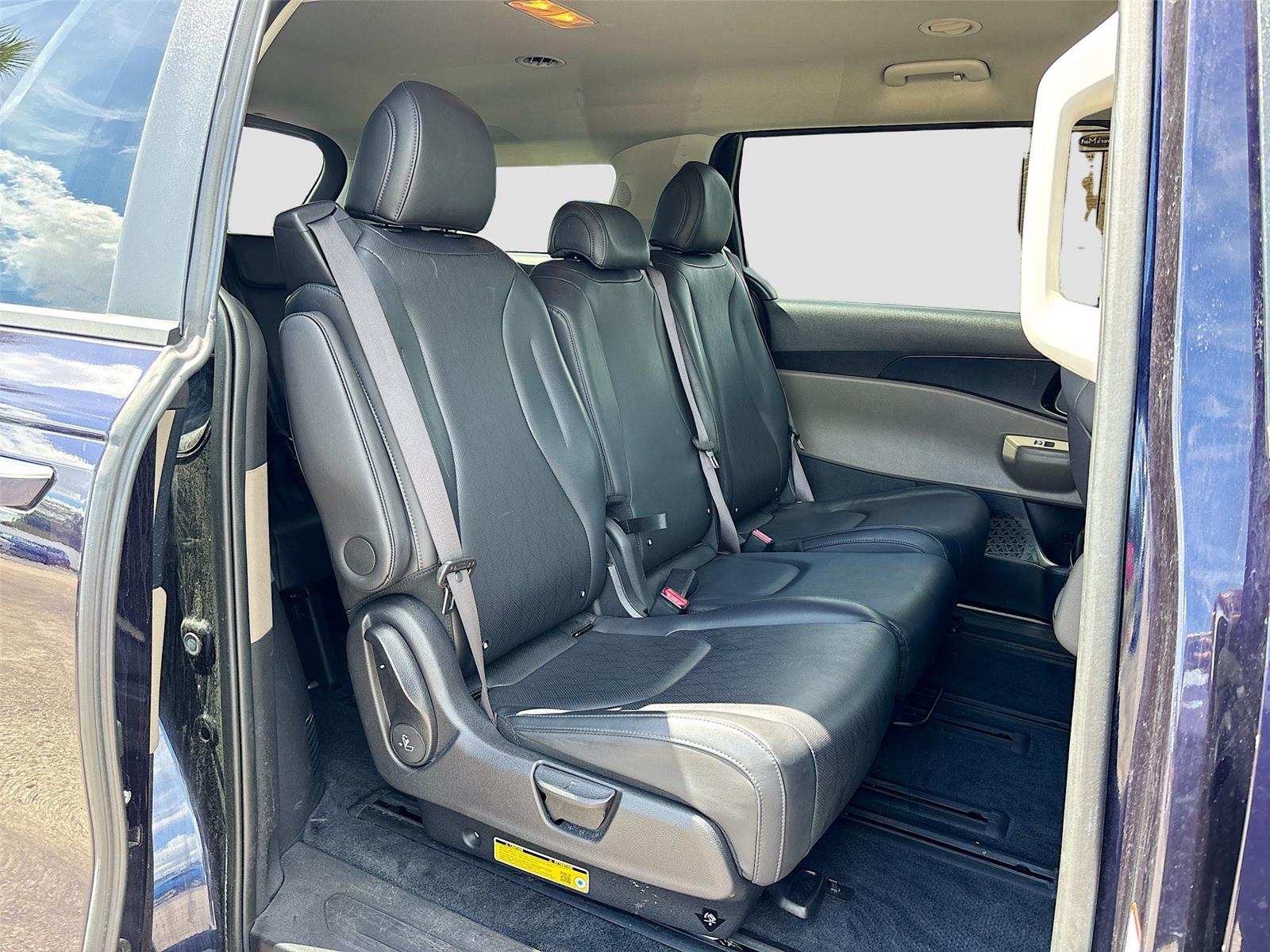 2025 Kia Carnival LXS
