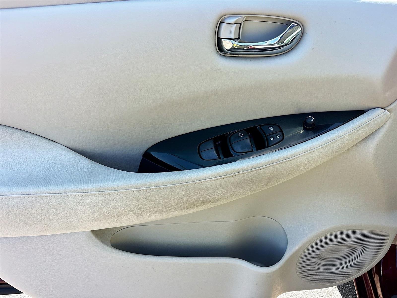 2016 Nissan LEAF SV