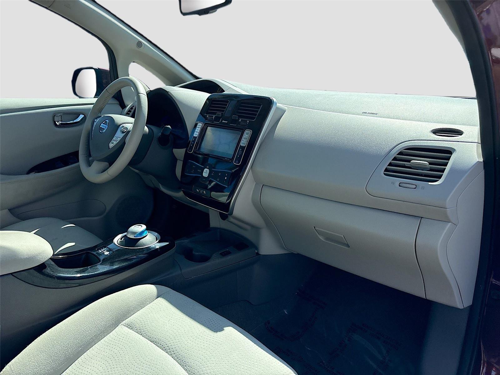 2016 Nissan LEAF SV
