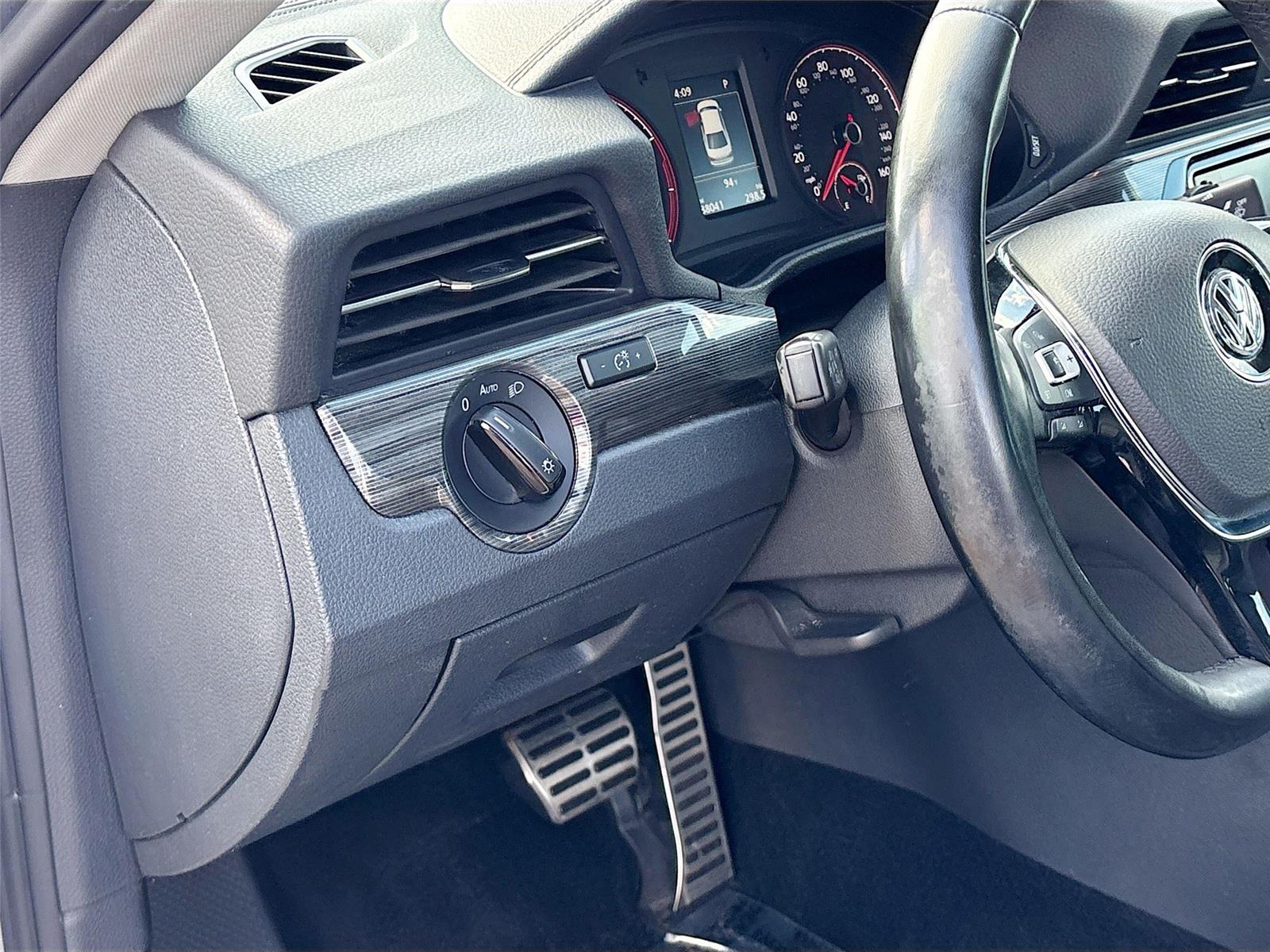 2020 Volkswagen Passat 2.0T R-Line