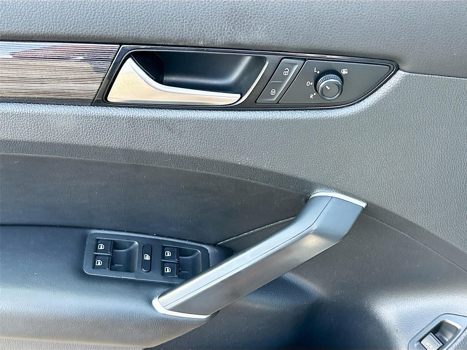 2020 Volkswagen Passat 2.0T R-Line