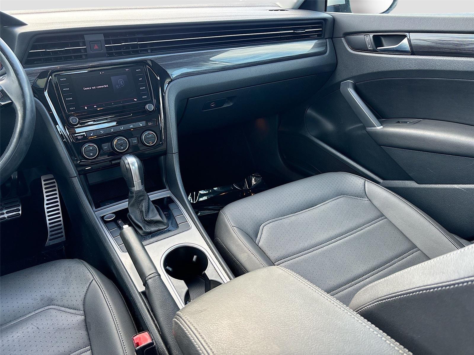 2020 Volkswagen Passat 2.0T R-Line
