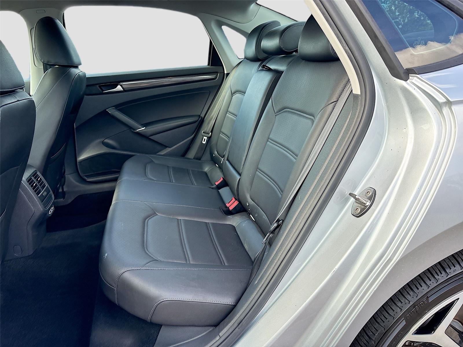 2020 Volkswagen Passat 2.0T R-Line