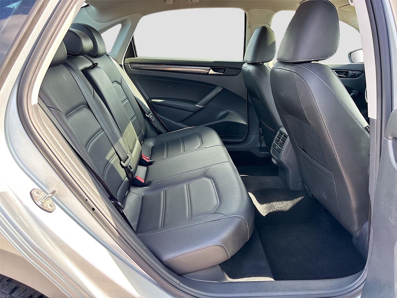 2020 Volkswagen Passat 2.0T R-Line