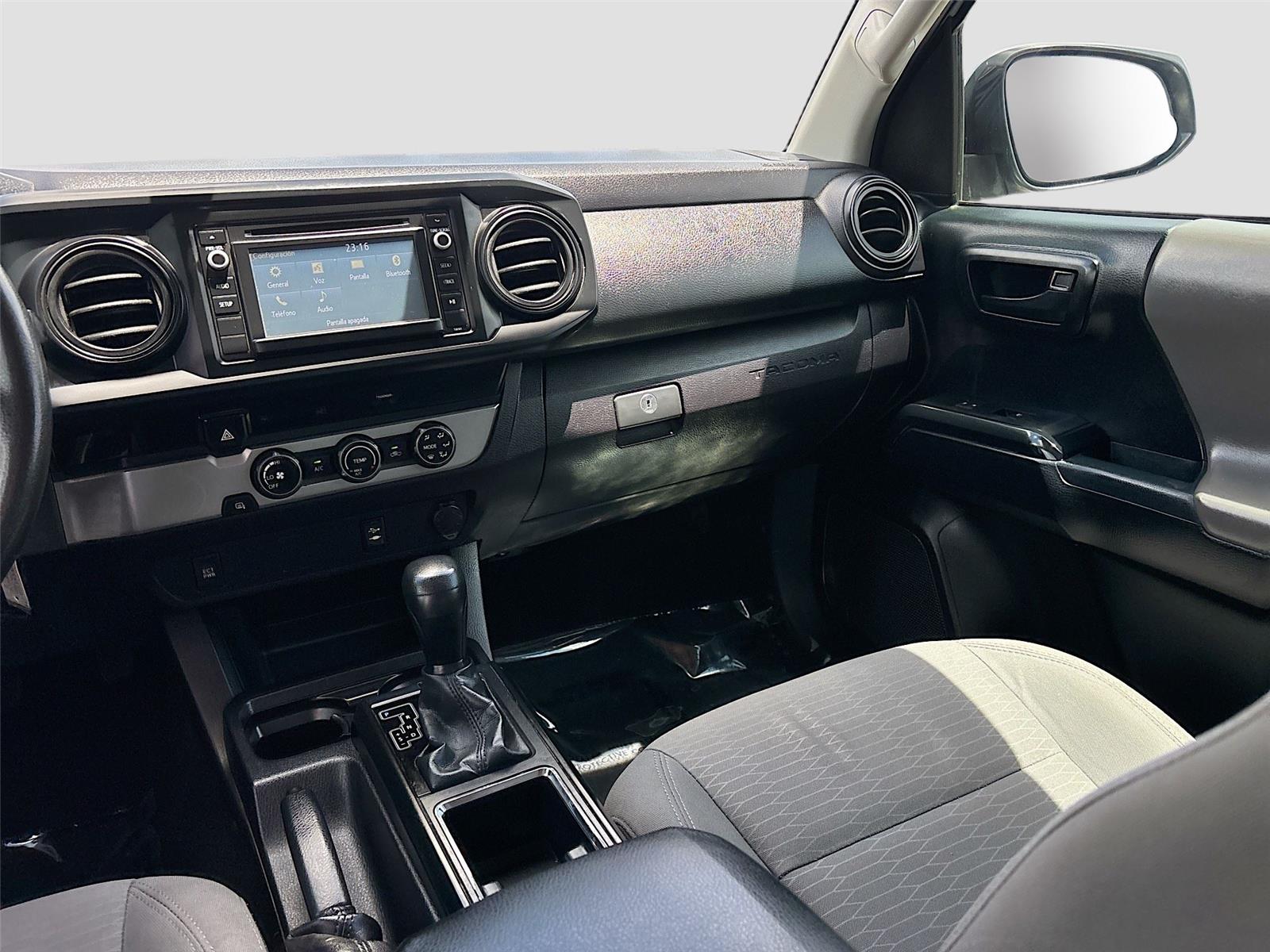 2017 Toyota Tacoma SR