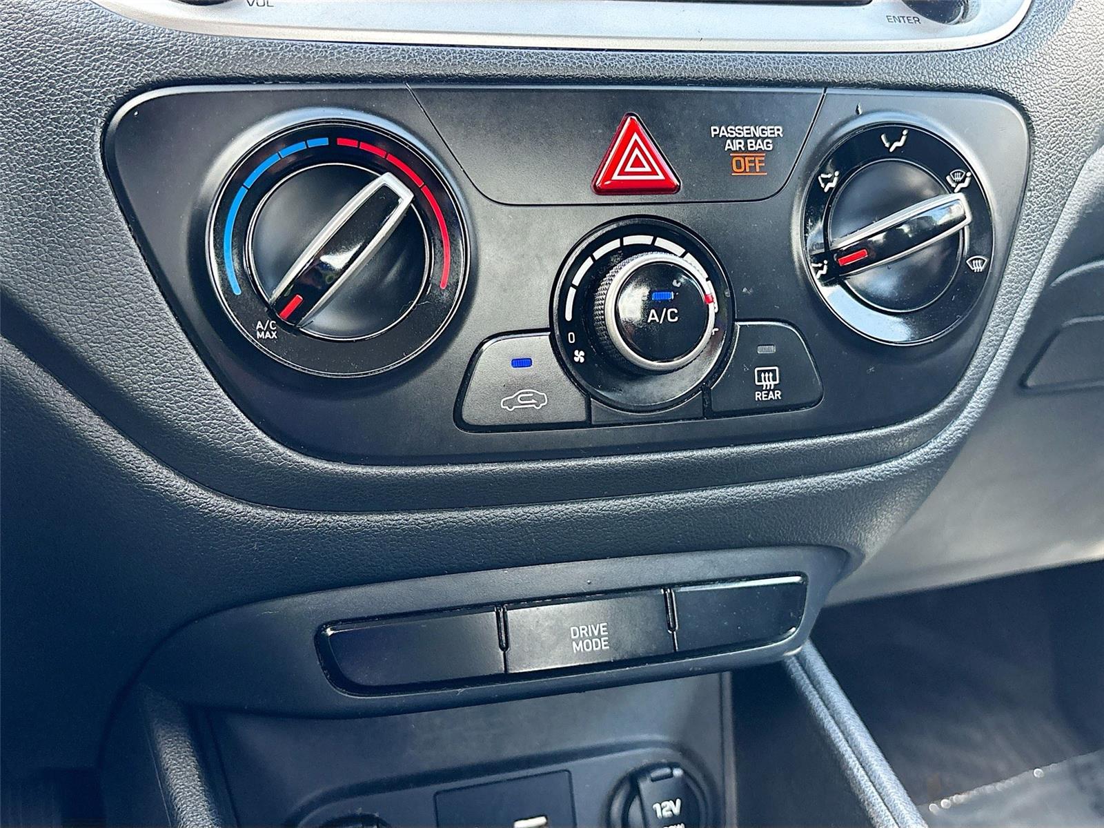 2022 Hyundai Accent SE