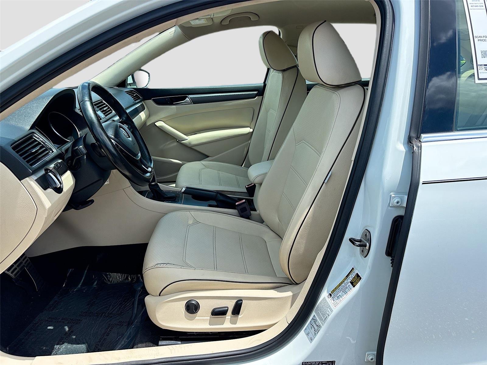 2017 Volkswagen Passat R-Line w/Comfort Pkg